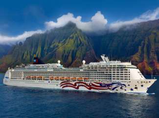 De Norwegian Cruise voert u langs de mooiste kustlijnen van Hawaii