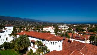 Santa Barbara kent veel bebouwing in de Spaanse Mission stijl.