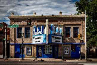In Denver bevindt zich het Bluebird Theater. Sinds 1997 staat dit pand op de U.S. National Register of Historic Places.
