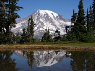 In de staat Washington ligt Mount Rainier.