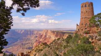 De Desert View Watchtower kijkt uit over de Grand Canyon. Deze toren staat ook bekend als de Indian Watchtower at Desert View.