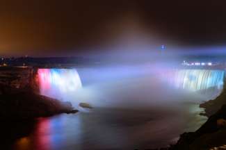 Niagara Falls bij nacht