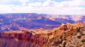 Uitzicht op de Grand Canyon overdag.