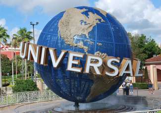 Universal Orlando Resort biedt vele shows en spectaculaire attracties gebaseerd op de films van Universal.