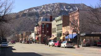 De hoofdstraat van Durango wordt gekenmerkt door historische panden.