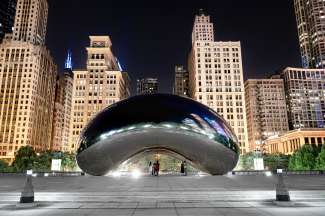 De Cloud Gate Sculptuur, oftewel The Bean, is een ware trekpleister in Millennium Park Chicago